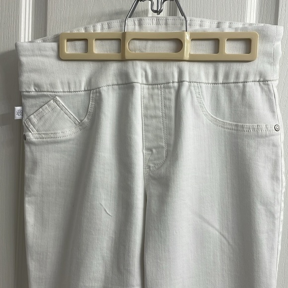 Rock & Republic White Jeans Wide Waist Band Pockets Pull On Style Size 10 - Picture 6 of 8